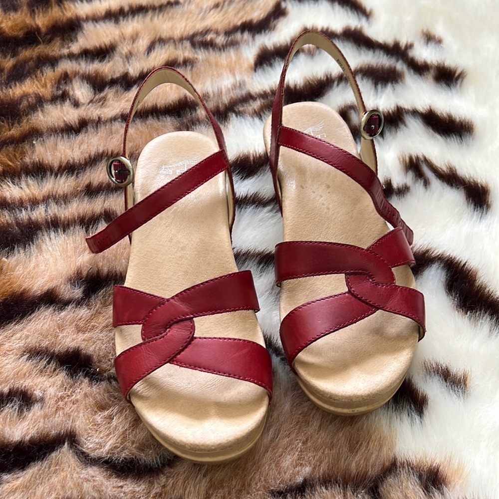DANSKO 🌟 Leather Strappy Sandals, comfortable sling back adjustable crimson 37